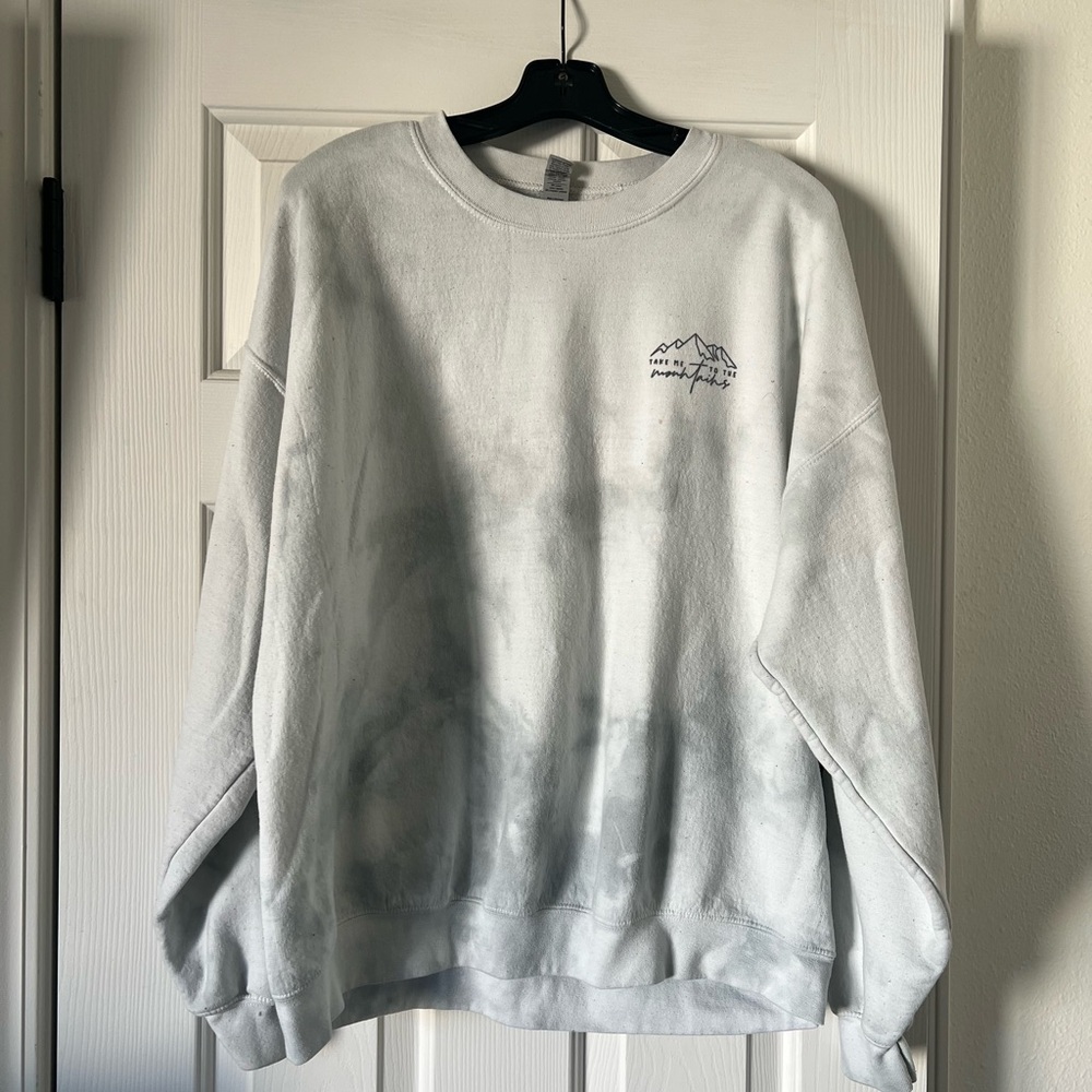 Gildan Tie-Dye Sweatshirt with Mountain Design